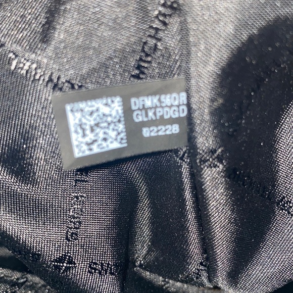 Michael Kors Jet Set Travel Tote - Picture 9 of 13